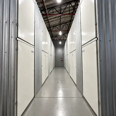 Corredor de boxes privativos